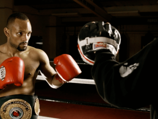 Cinemagraphs versus GIFs
